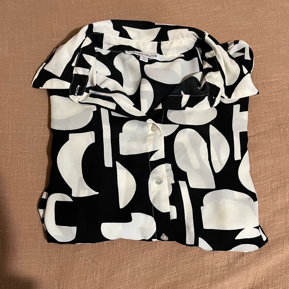 Geo patterned Button up